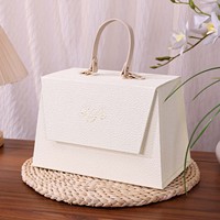 Boîte cadeau rigide pliable magnétique trapézoïdale de luxe avec poignée en PU, emballage personnalisé imprimé avec pelliculage mat pour cosmétiques et vêtements