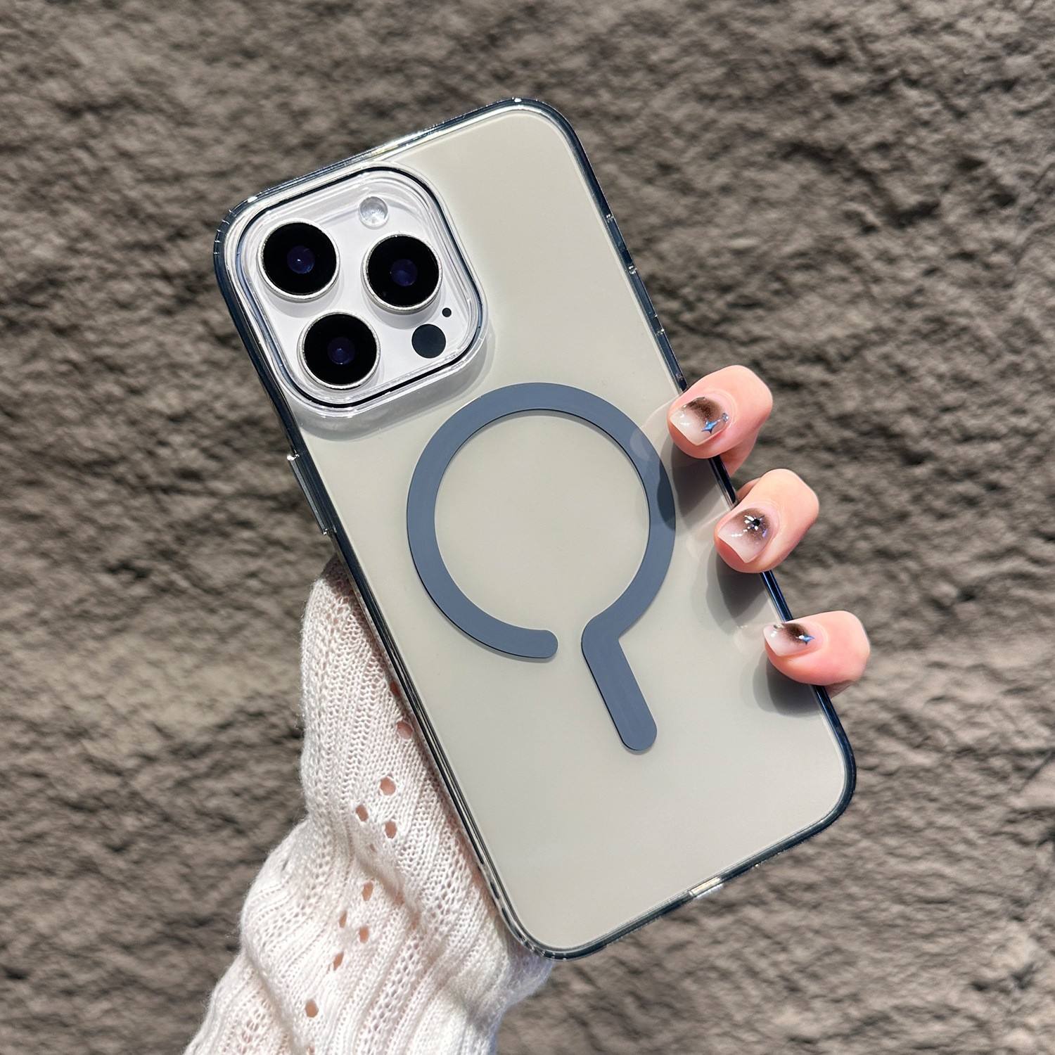 สีเทาเข้ม