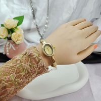 Nouvelles Montres Ovales Magnifiques pour Femmes et Filles, Simples, Argentées, Dorées, Mignonnes, à Quartz, Élégantes, Minimalistes, Montres-Bracelets pour Femmes