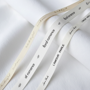 <span class=keywords><strong>ริบบิ้น</strong></span>ผ้าไหมทาฟต้าเนื้อแมตต์สองด้าน พิมพ์โลโก้ ซักได้ ใช้งานได้ยาวนาน ขนาดกว้าง 2 ซม. สีขาวธรรมชาติ สำหรับของขวัญ ขายเป็นม้วน - Product Image 1