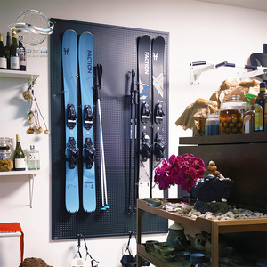 Panneau perforé pour le rangement du matériel de <span class=keywords><strong>ski</strong></span> et de snowboard |   Système de rayonnage mural robuste |   Solutions professionnelles pour les zones de passage (Mudroom) - Product Image 5