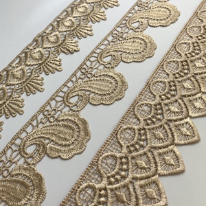 Venta al por mayor barato Rendas flor dorada bordado tela <span class=keywords><strong>guipur</strong></span> Soluble en agua poliéster <span class=keywords><strong>encaje</strong></span> tela ajuste para vestido <span class=keywords><strong>encaje</strong></span> - Product Image 2
