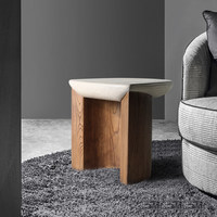 Table basse/de chevet de style Wabi-Sabi en bois massif, forme unique de designer haut de gamme pour salon et chambre à coucher