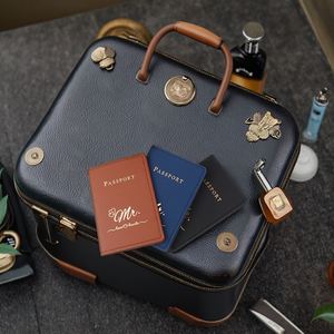 Funda de Pasaporte de Piel Sintética Impermeable y Personalizada con Bloqueo RFID y Porta Tarjetas para Viaje, en Oferta - Product Image 6