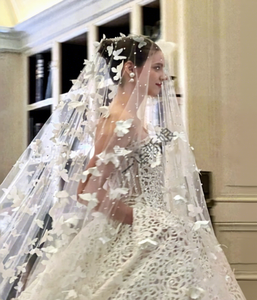 <span class=keywords><strong>Voile</strong></span> de mariée blanc 3D papillon S3140F, <span class=keywords><strong>Robe</strong></span> de mariée blanche extravagante avec broderie de perles lourdes et un traîne époustouflante. - Product Image 4