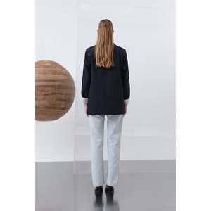 เสื้อเบลเซอร์ผู้หญิง สีดำ สีเอครู ผ้าวอร์สเตด กันยับ ดีไซน์มีกระเป๋า แต่งแถบลาย แขนยาว - Product Image 3