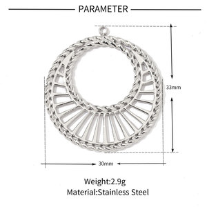 Pendentif géométrique creux de style rétro français, charm fleur exquis et élégant, en acier inoxydable plaqué or 18 carats, unisexe, simple et raffiné - Product Image 6