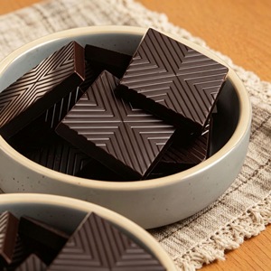 Chocolat noir royal solide en gros, cube de 60g - Collation saine pour la gestion du poids et une indulgence sans culpabilité - Product Image 4
