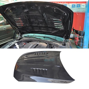 Couvre-capot moteur en fibre de carbone de style V pour BMW F10 F11 M5 M Tech 520i 540i 550i - Product Image 1