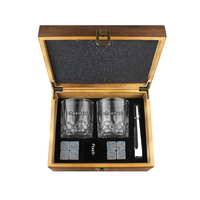 Set de regalo de piedras de granito para enfriar whisky con estante de madera y vasos, MOQ bajo