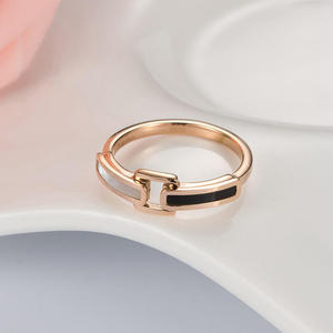 Neues Design Mode Damen Rosé<span class=keywords><strong>gold</strong></span> Verstellbarer Schmuck Gürtelschnalle Schwarz Weiß Muschel Edelstahl Ringe für Männer und Frauen - Product Image 5