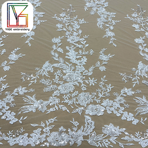 Tessuto in Pizzo Bianco Puro <span class=keywords><strong>con</strong></span> Ricami Floreali Francesi, <span class=keywords><strong>Perline</strong></span> e Paillettes per Abiti da Sposa - Product Image 3