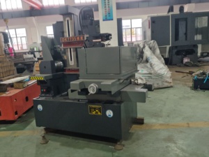 DK7735 <span class=keywords><strong>Machine</strong></span> de découpe à 5 axes à érosion électrique <span class=keywords><strong>Machine</strong></span> automatique d'électroérosion à fil pour le métal - Product Image 6