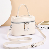 Petit vanity case de luxe en cuir végétalien avec fermeture éclair personnalisé sac à bandoulière voyage essentiel vente en gros sacs à cosmétiques deux sangles