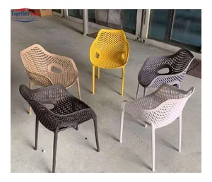 Fauteuil d'extérieur moderne en plastique tressé résistant aux intempéries, léger, avec design ergonomique en maille pour jardin - Product Image 2
