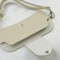 Nouveau sac de rangement pour lunettes de cou suspendu en cuir PU créatif étui anti-perte portable pour les lunettes de soleil de protection solaire de plage