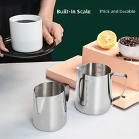 Pichet à Latte Art en Acier Inoxydable Épaissi avec Bec Verseur et Marquages Gradués – Outil Moderne et Minimaliste pour Mousser le Lait – Direct Fabricant