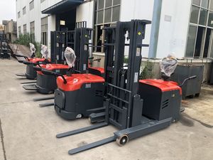 WELIFTRICH-Gerbeur électrique de grande puissance 2 tonnes 3 mètres 24V/210Ah avec plate-forme et bras de protection - Product Image 4