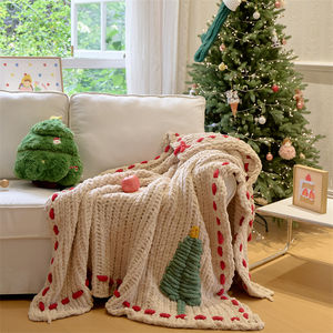 ผ้าห่มนิตติ้งลายแจ็คการ์ด YIRUIO 2025 ดีไซน์ใหม่สุดน่ารัก ผลิตจากโพลีเอสเตอร์ 100% ขนาด 130x160 ซม. ซักเครื่องได้ เหมาะสำหรับเทศกาลคริสต์มาส - Product Image 3