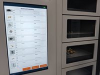 Gabinete de Pesaje Inteligente con Precisión de 1g y Actualizaciones en Tiempo Real para el Inventario de Herramientas del Taller