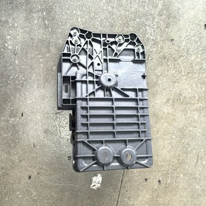 Base de batería BKC356040 para Mazda3 Axela, plástico negro, número de pieza BKC3-56-040 - Product Image 4