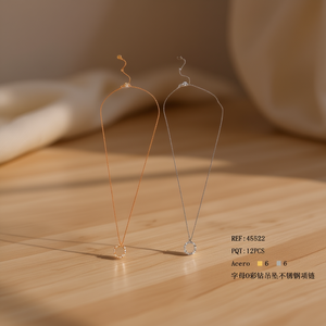 Collar con colgante Angelina Crystal O, cadena de serpiente de acero inoxidable, diseño minimalista para mujer, uso diario - Product Image 4