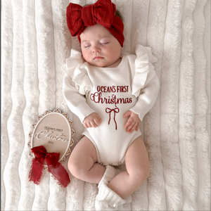 Combinaison en tricot jacquard uni 100% coton extra doux, tenue en tricot avec épaules <span class=keywords><strong>à</strong></span> volants brodés, adorable combinaison pour bébé fille - Product Image 5