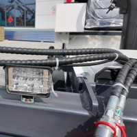 Machine de nivellement laser automatique intelligente à quatre roues motrices pour le pavage de grandes places publiques
