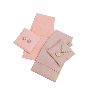 Sacs d'emballage pour bijoux en microfibre personnalisés modèle Jgs 8*8+8 CM pour pendentifs et boucles d'oreilles avec logo en relief - Product Image 1