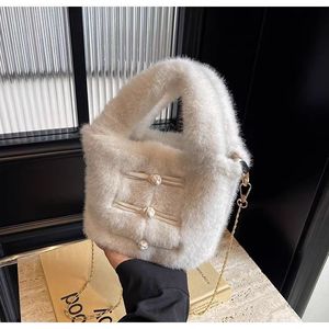 2024 yeni moda zarif kadın çin tarzı peluş zincir Crossbody kova çanta sonbahar tüylü kürk küçük çanta nakış sıcak - Product Image 3
