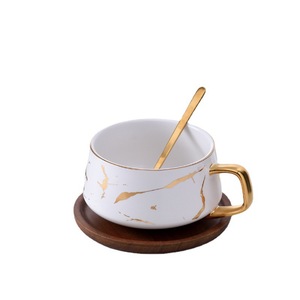 Tazza da caffè in ceramica piatto in legno tazza da tè piattino e cucchiaio in bambù tazze in porcellana per Espresso <span class=keywords><strong>Cappuccino</strong></span> con motivo in marmo dorato - Product Image 5