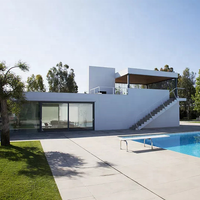 Villa moderne à construction rapide en acier léger avec piscine