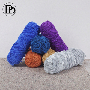 Fabricante de hilo de terciopelo borroso de chenilla de poliéster de tira de <span class=keywords><strong>bernat</strong></span> para bebé de ganchillo colorido - Product Image 1