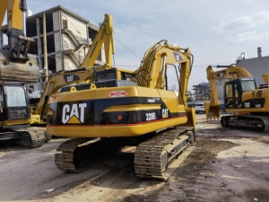 Excavatrice sur chenilles hydraulique Caterpillar d'occasion en excellent état, modèles 320BL, 320D, 325, disponible à Shanghai - Product Image 5