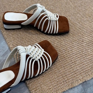 Sandales d'été bohèmes en cuir tressé pour femmes, talon carré, antidérapantes, résistantes à l'usure, mode décontractée, vente en gros, chaussures d'extérieur - Product Image 1