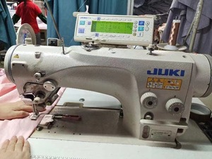 Máquinas de coser zigzag industriales Juki LZ-2290-7 usadas, de alta velocidad, de una sola aguja, con control por computadora, accionamiento directo y <span class=keywords><strong>semi</strong></span>-secas. - Product Image 5