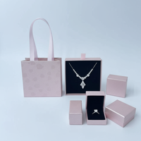 Coffret Cadeau de Luxe Personnalisé pour Collier et Boucles d'Oreilles en Satin avec Boîte de Rangement Personnalisée pour la Saint-Valentin