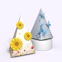 Vente en gros d'élégantes boîtes à bonbons en forme de pyramide en forme de papillon pour mariage boîte-cadeau de conception personnalisée pour fête