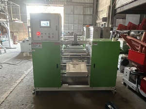 Máquina cortadora de sellado de bolsas de herramientas decorada en crema más vendida en Europa con <span class=keywords><strong>cambiador</strong></span> automático de rollos - Product Image 3