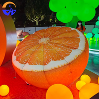 Modèle de fruit de dessin animé gonflable réaliste multicolore à impression numérique pour événements extérieurs, merchandising visuel et accessoires décoratifs