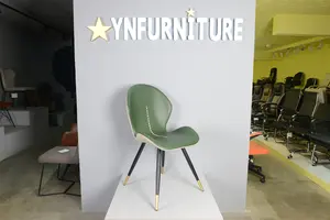 Chaise de salle à manger de cuisine vintage en faux cuir mixte vert et beige avec pieds en métal