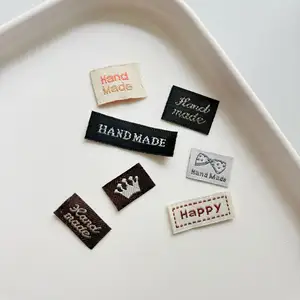 Etiqueta de tecido preta para acessórios de vestuário com etiqueta de pano desenho feito a mão etiquetas personalizadas