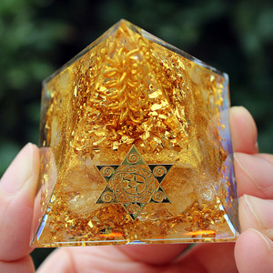 Pirámide de Cristal con Resina Epoxi, Adorno de Escritorio, Decoración Feng Shui para el Hogar, Regalo para la Sala de Estar - Product Image 3
