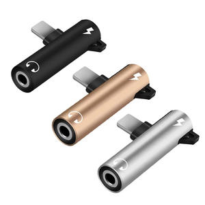 Compatible pour <span class=keywords><strong>Apple</strong></span> 2-en-1 <span class=keywords><strong>Adaptateur</strong></span> Audio 3.5mm Écouteur Contrôle Filaire pour iPhone <span class=keywords><strong>Adaptateur</strong></span> Nouvel État DC - Product Image 1