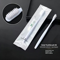 Ensemble complet d'articles de toilette pour hôtel, kit d'articles de toilette jetables personnalisables, pantoufles, brosse à dents, shampoing, gel douche, fournitures de salle de bain pour les clients