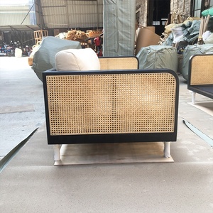 Conjunto de Sofá de Rattan de Três Lugares Edição Vermelha com Estrutura de Madeira Sólida para Uso em Armazéns e Academias - Product Image 3