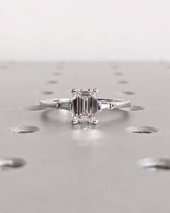 <b>Emerald</b> Cut Lab Grown Diamond Rings <b>Emerald</b> Three Stone Engagement Rings 18k Pure Gold Baguette Cut Accented Diamond Rings OEM - Product Image 6