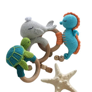 Baleine Tortue Hippocampe Bébé <span class=keywords><strong>Hochet</strong></span> Crochet Jouet Cloches Nouveau-Né <span class=keywords><strong>Montessori</strong></span> Anneaux Éducatifs En Bois Bébé PlusToys - Product Image 1