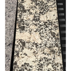 Dalle de granit blanc Alaska naturel poli UNION Premium moderne, découpée sur mesure, légère et durable pour cuisine et salle de bain - Product Image 1