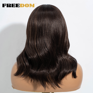 Perruque courte ondulée FREEDOM de 14 pouces en fibre haute température avec dentelle frontale pour femmes blondes et brunes, pré-épilée, avec partie en <span class=keywords><strong>T</strong></span>, pour usage quotidien - Product Image 5